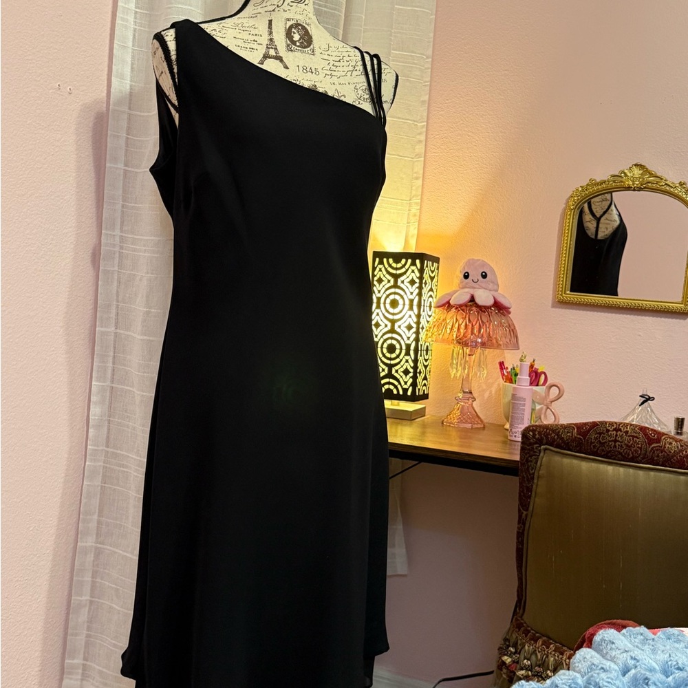 Jones Wear Chic Black One-Shoulder Dress